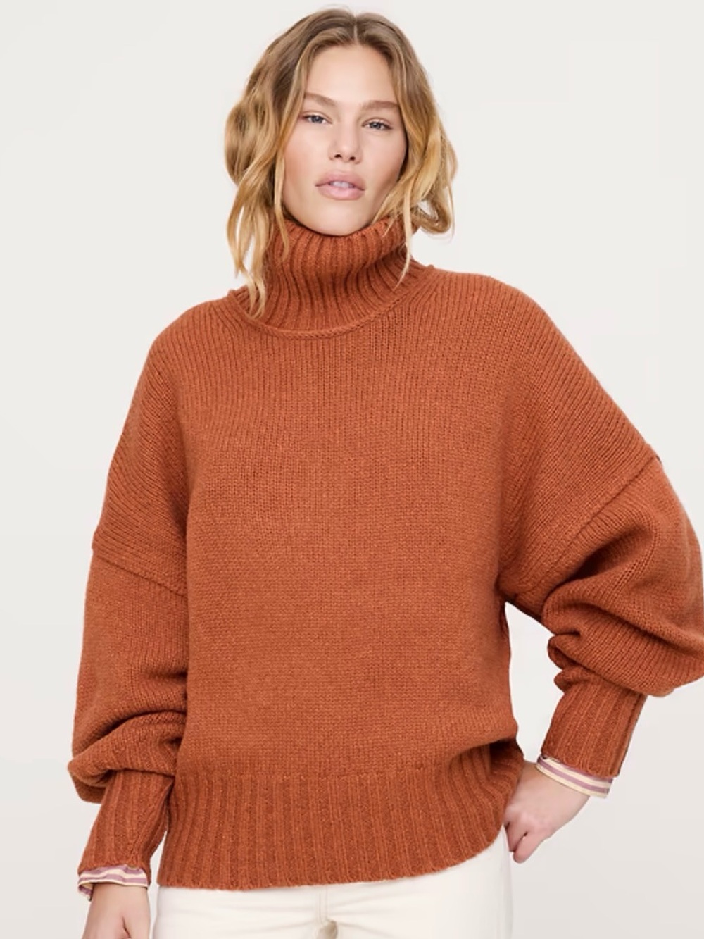 Cozy wool Turtleneck Pullover Sweater in Rust
